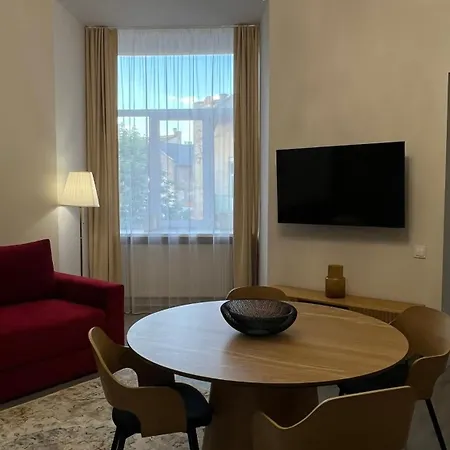 Crystal Loft In Center *